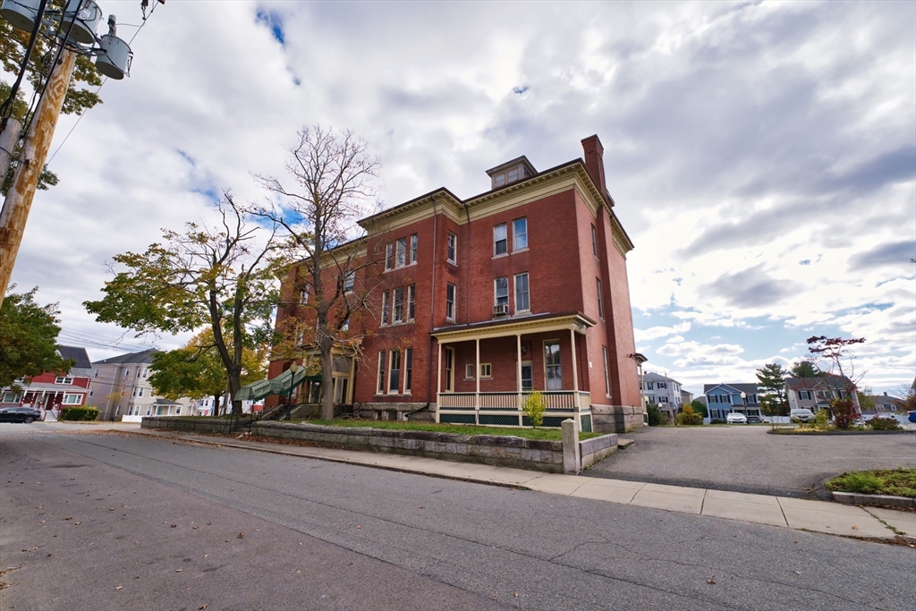 529 Eastern Avenue Fall River, MA 02723 - Photo 5 of 32