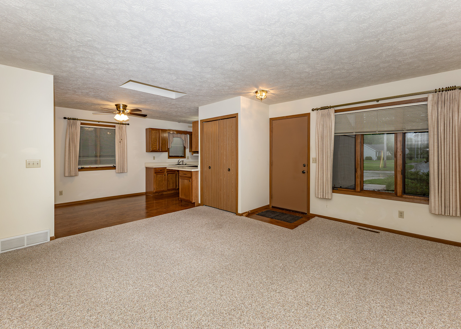 4237 26th Avenue, Unit 1 Moline, IL 61265 - Photo 5 of 18 Gallery Image 5
