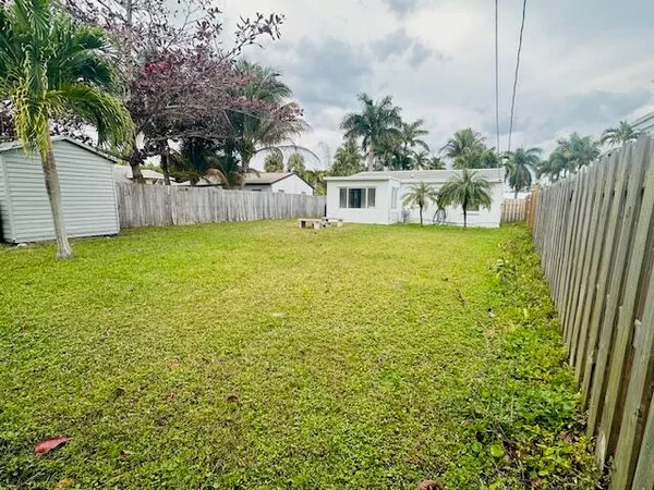 $2,995 | 640 Oak Street, Boynton Beach, FL 33435