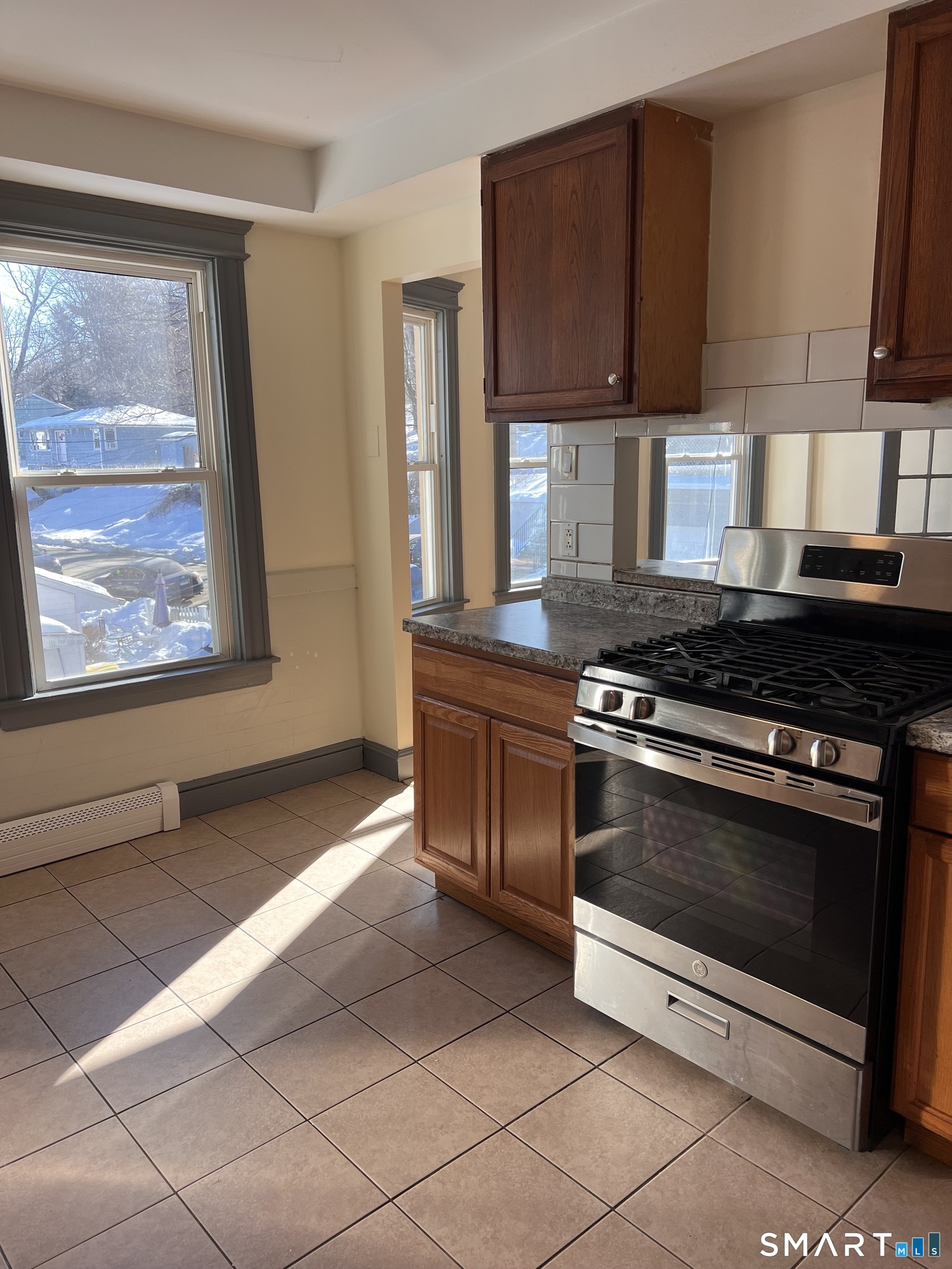 337 Wilson Street Waterbury, CT 06708 - Photo 3 of 19