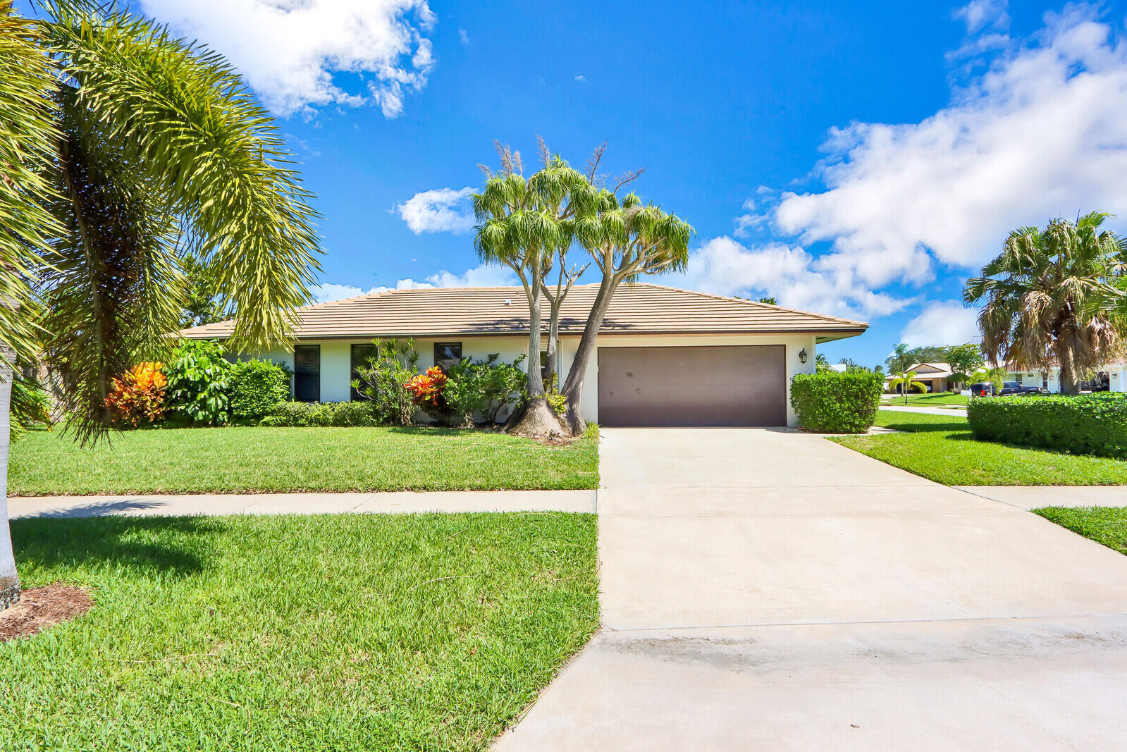 85 Hickory Hill Road Jupiter, FL 33469 - Photo 37 of 42 Front View