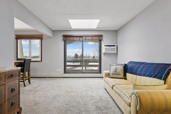 $1,250 | 4371 Wilshire Boulevard, Unit B308, Mound, MN 55364