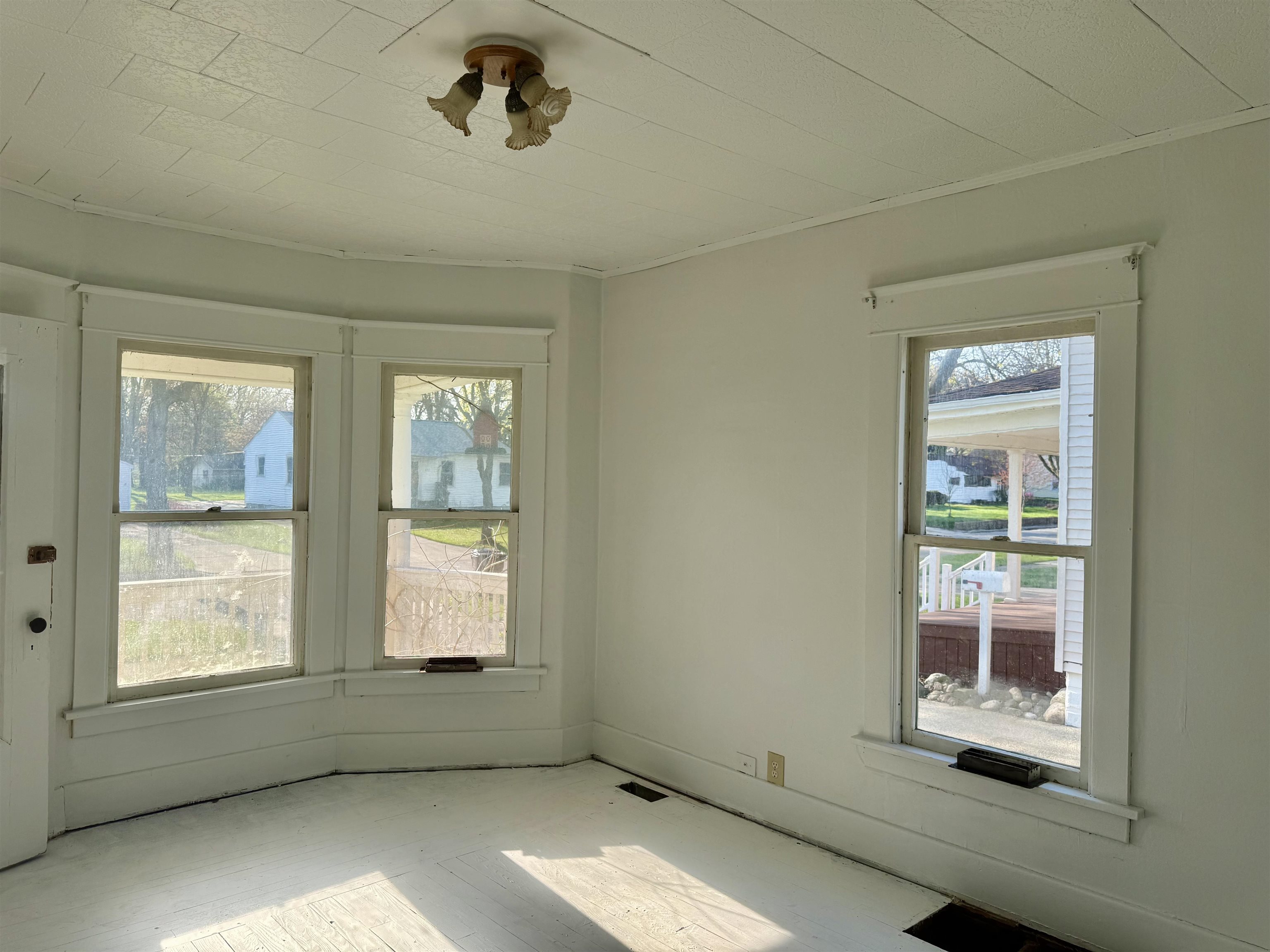 222 Rockingham Avenue Alma, MI 48801 - Photo 10 of 20 1944077-0ceb43fa-cef8-45e6-aa98-6c98e4449920.JPG