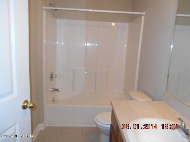 7920 Merrill Road, Unit 614 Jacksonville, FL 32277 - Photo 4 of 5 a bathroom with a shower and a bath tub