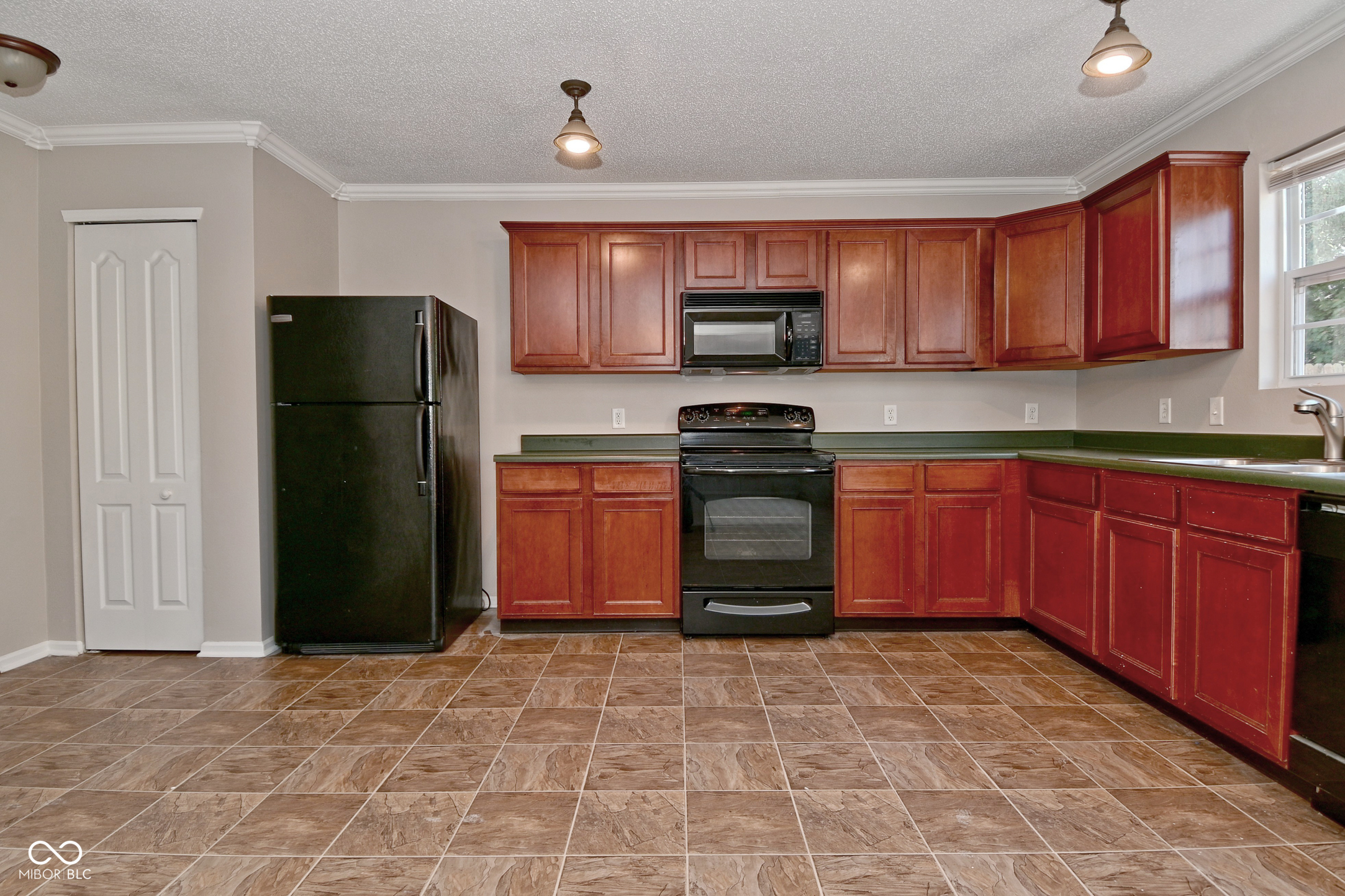 9217 Middlebury Way Indianapolis, IN 46113 - Photo 9 of 24