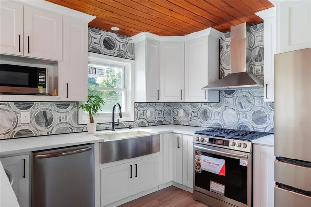 $1,649,999 | 3715 Hortons Lane, Southold, NY 11971