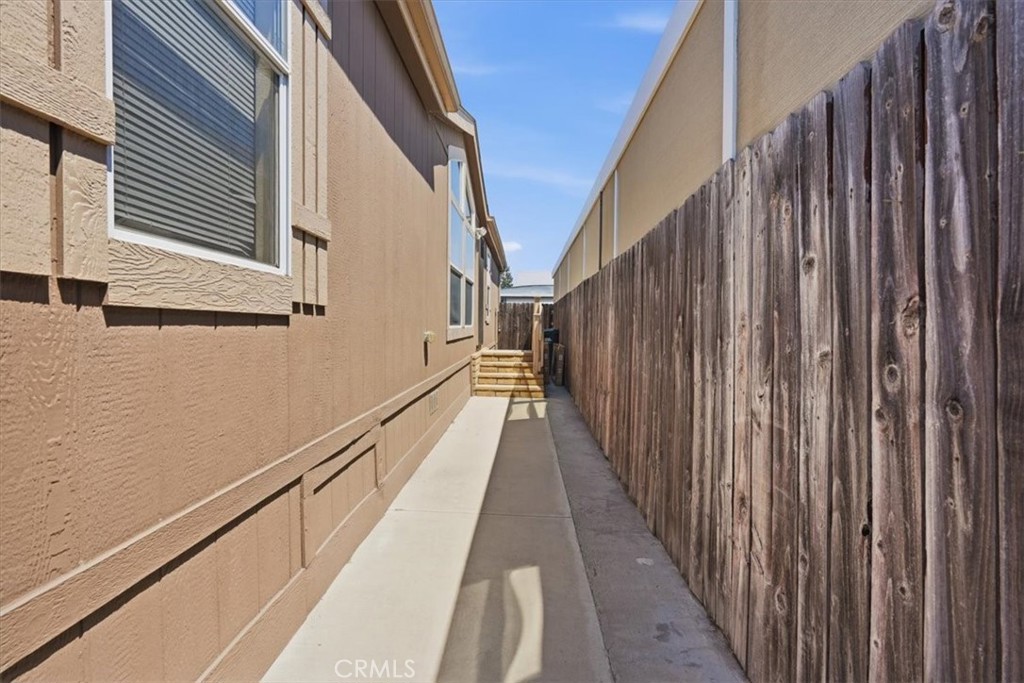 16600 Downey Avenue, Unit 104 Paramount, CA 90723 - Photo 3 of 24