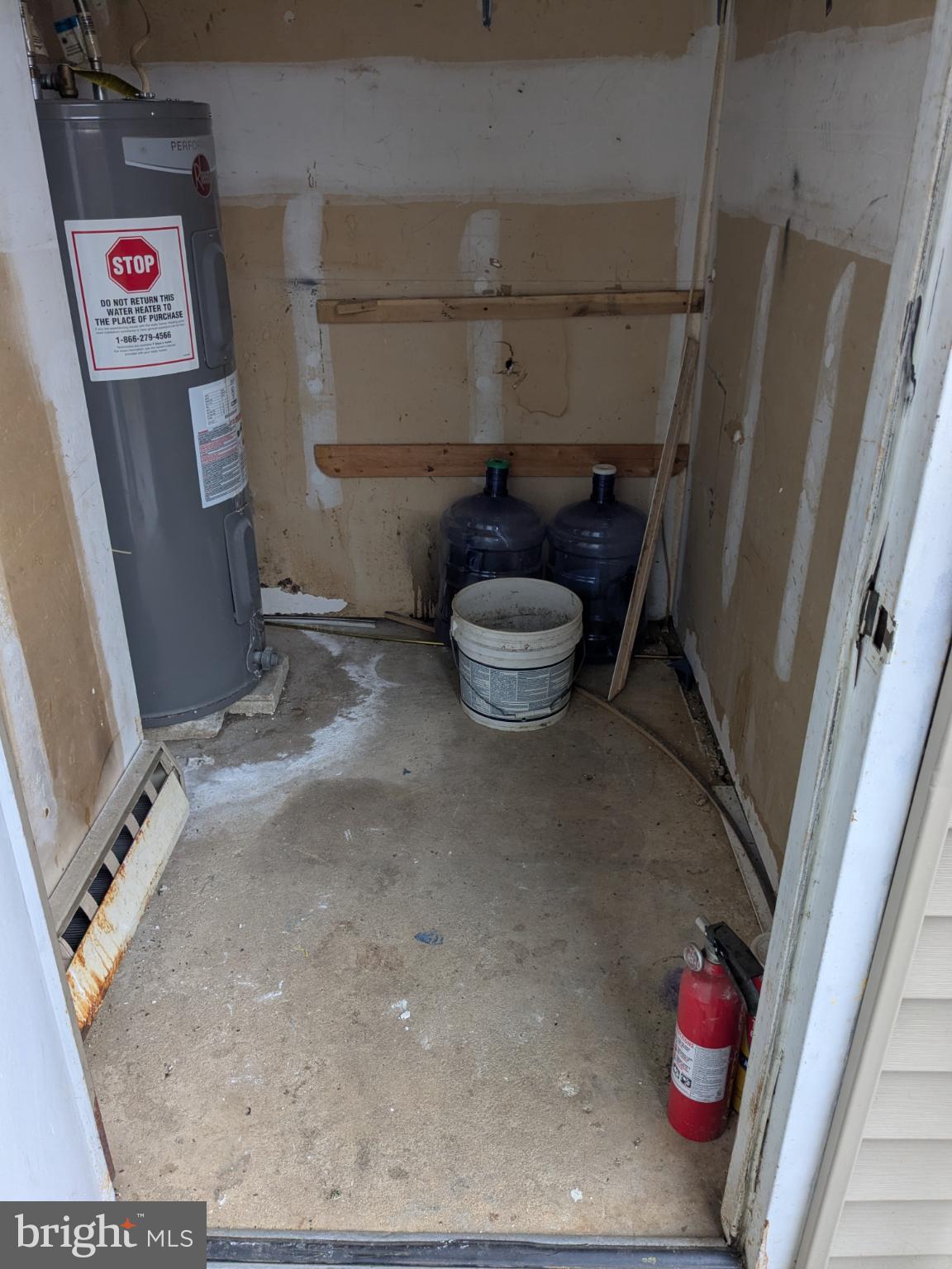 51 Noble Road Sicklerville, NJ 08081 - Photo 27 of 27 a room with toys and wooden floor