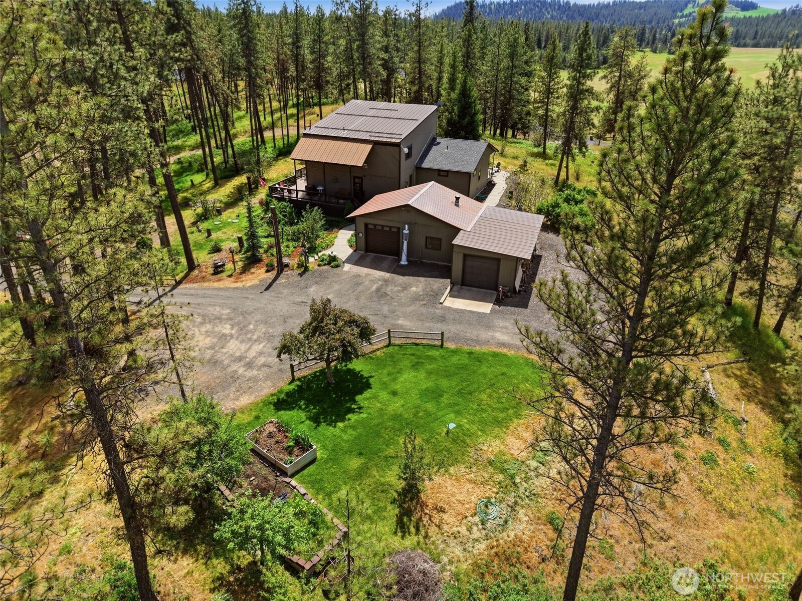 12119 South Spotted Road Cheney, WA 99004 - Photo 39 of 40 a yard with table and chairs