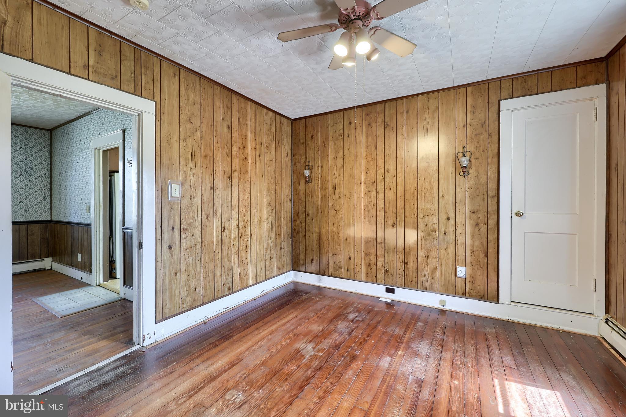 145 Elmwood Road Lancaster, PA 17602 - Photo 4 of 25 Gallery Image 4