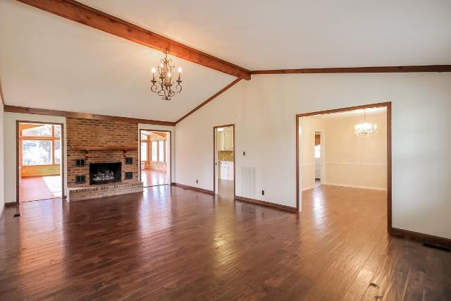 560 Hay Market Road Clarksville, TN 37043 - Photo 3 of 20 Living Room