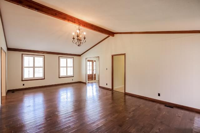 560 Hay Market Road Clarksville, TN 37043 - Photo 4 of 20 Living Room View 2