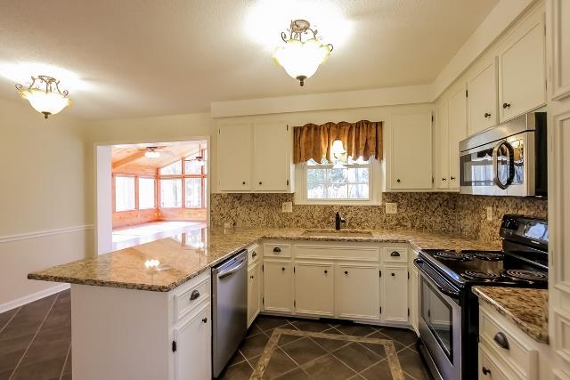 560 Hay Market Road Clarksville, TN 37043 - Photo 5 of 20 Kitchen