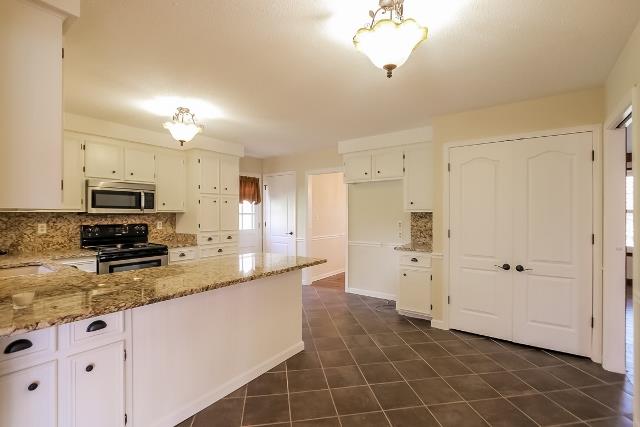 560 Hay Market Road Clarksville, TN 37043 - Photo 6 of 20 Kitchen View 2