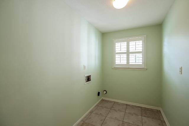 560 Hay Market Road Clarksville, TN 37043 - Photo 9 of 20 Laundry Room
