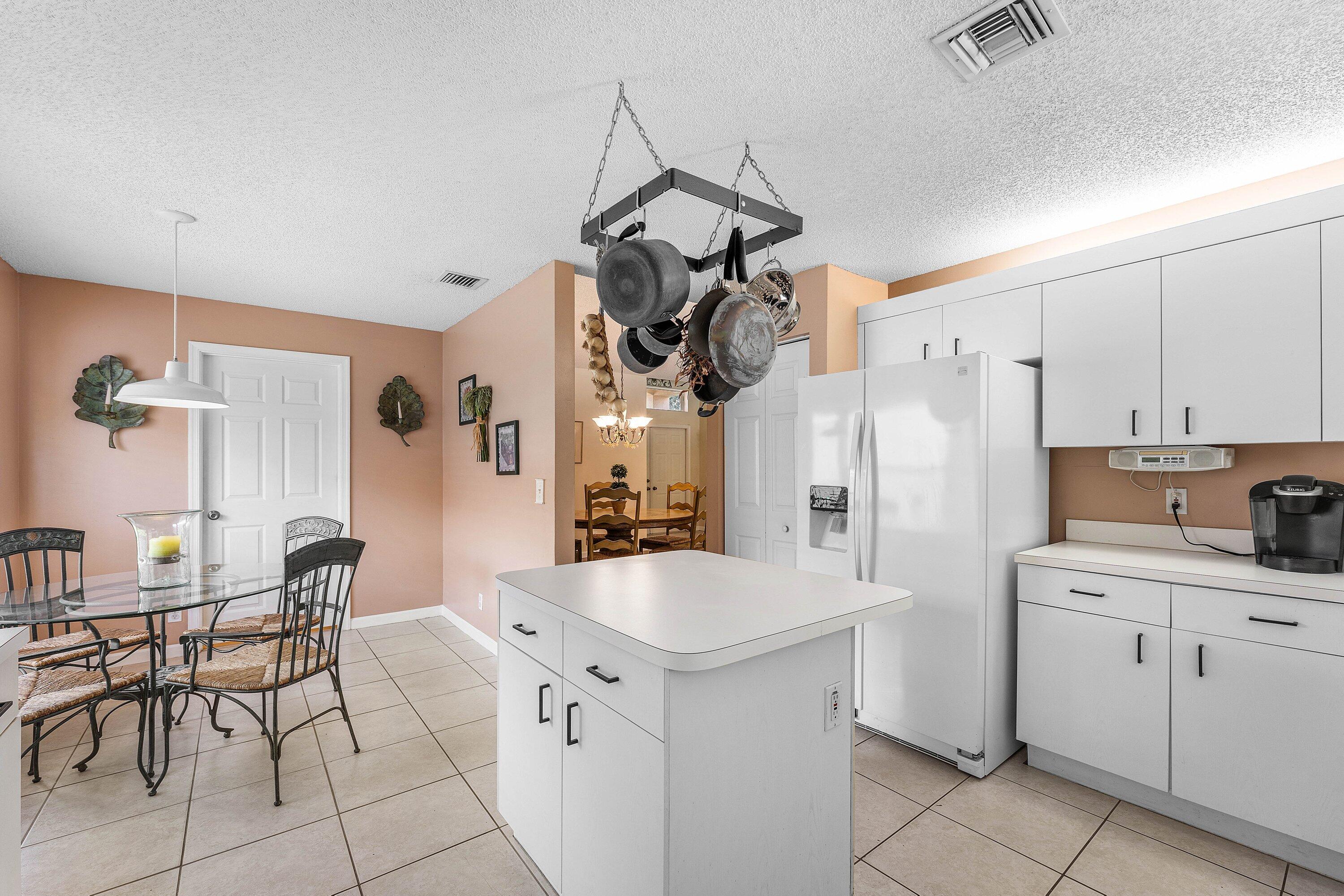 4824 South Lee Road Delray Beach, FL 33445 - Photo 9 of 23 013-4824SouthLeeRoad-DelrayBeach-FL-3344