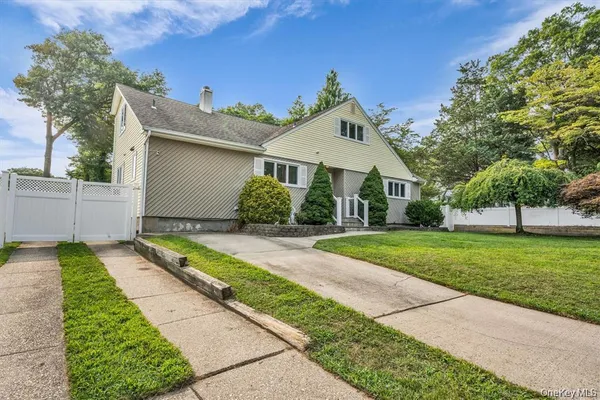$4,000 | Undisclosed Address, Ronkonkoma, NY 11779