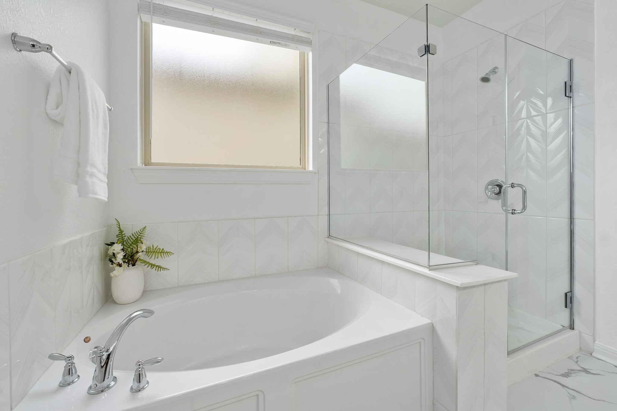 15905 Windroot Street Austin, TX 78728 - Photo 13 of 30 Primary Bath