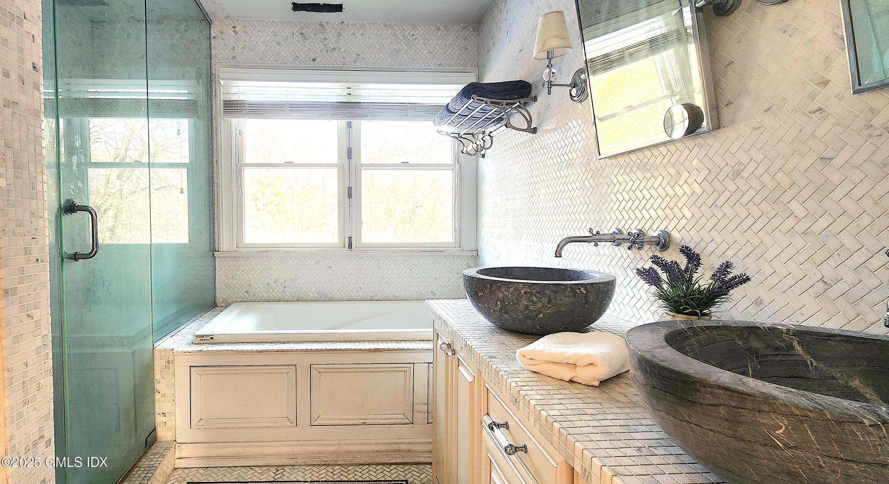 85 Cutler Road Greenwich, CT 06831 - Photo 24 of 38 Hall Bath 2