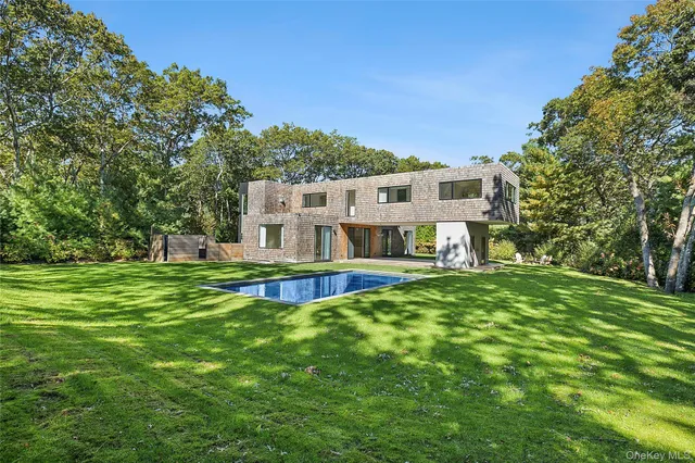 $4,750,000 | 26 Alewife Brook Road, East Hampton, NY 11937