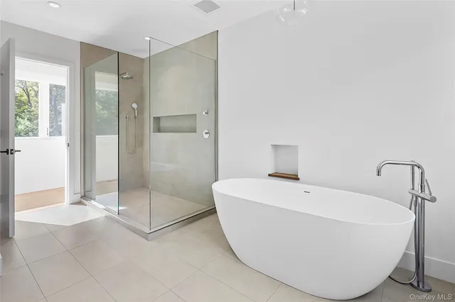 $4,750,000 | 26 Alewife Brook Road, East Hampton, NY 11937