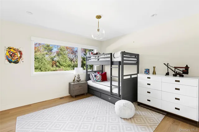 $4,750,000 | 26 Alewife Brook Road, East Hampton, NY 11937