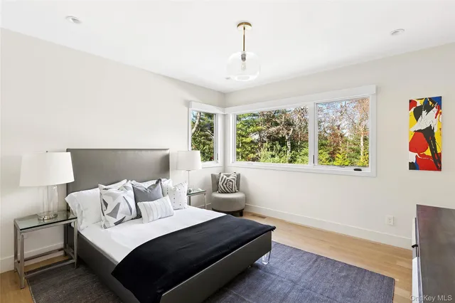 $4,750,000 | 26 Alewife Brook Road, East Hampton, NY 11937