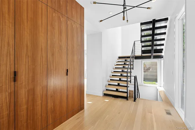 $4,750,000 | 26 Alewife Brook Road, East Hampton, NY 11937