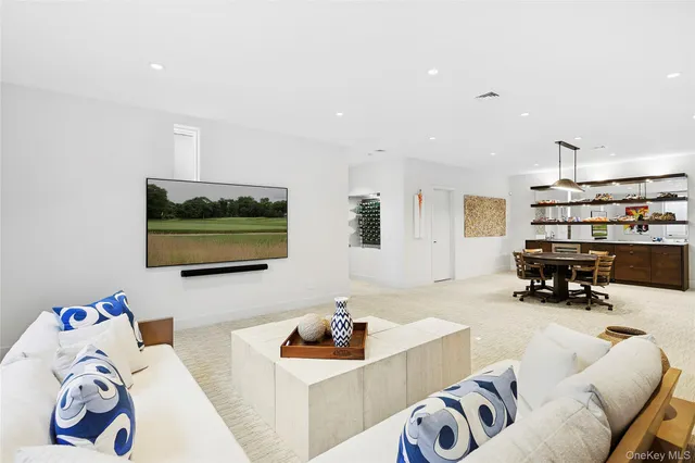 $4,750,000 | 26 Alewife Brook Road, East Hampton, NY 11937