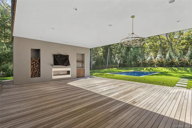 $4,750,000 | 26 Alewife Brook Road, East Hampton, NY 11937