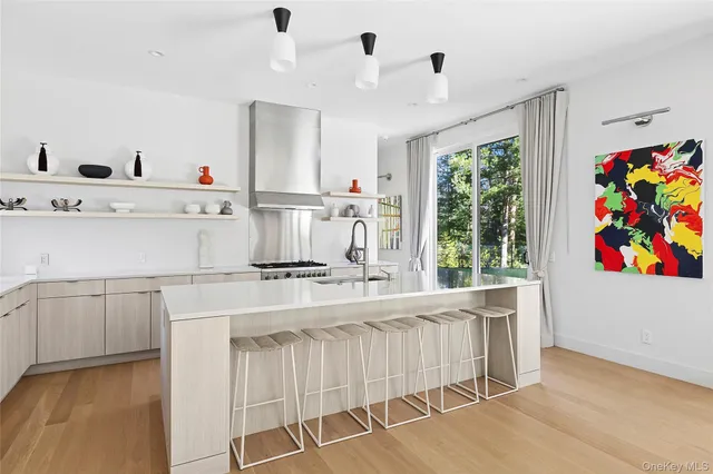 $4,750,000 | 26 Alewife Brook Road, East Hampton, NY 11937