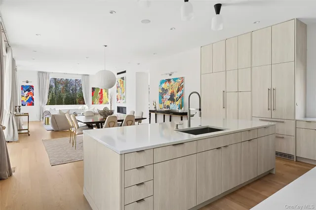 $4,750,000 | 26 Alewife Brook Road, East Hampton, NY 11937