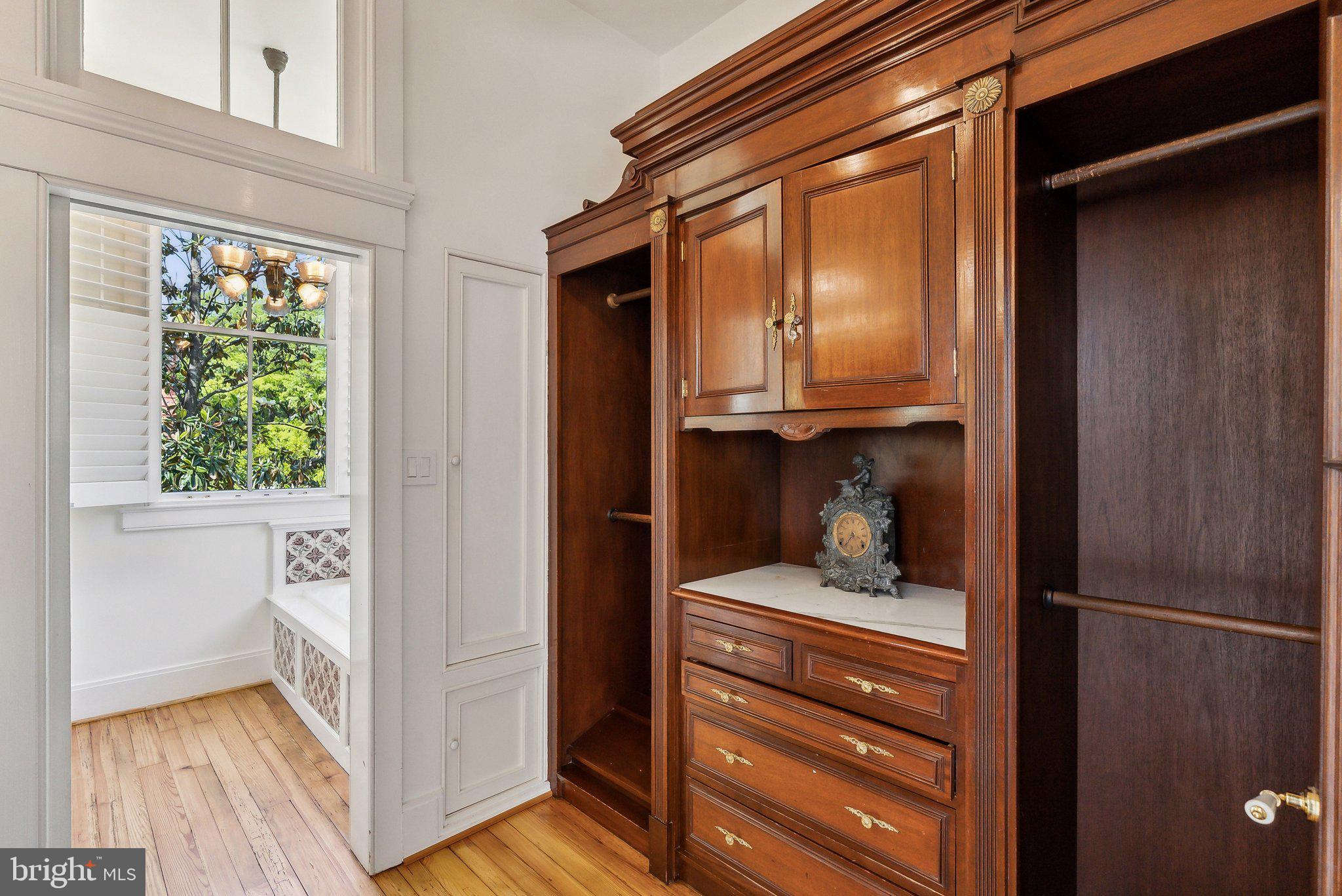 1527 35th Street Northwest Washington, DC 20007 - Photo 13 of 33 a room with a mirror and a window