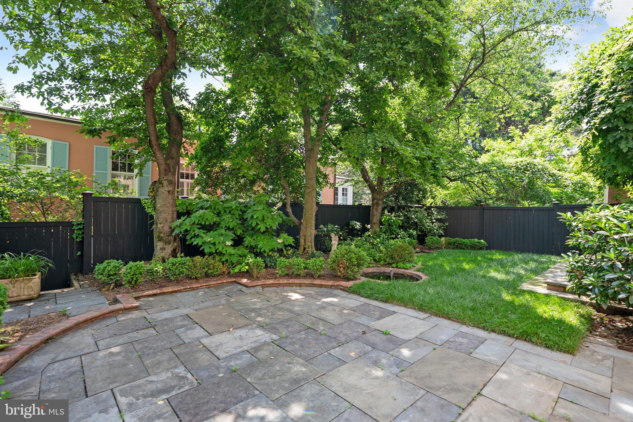 1527 35th Street Northwest Washington, DC 20007 - Photo 28 of 33 a view of a house with a garden