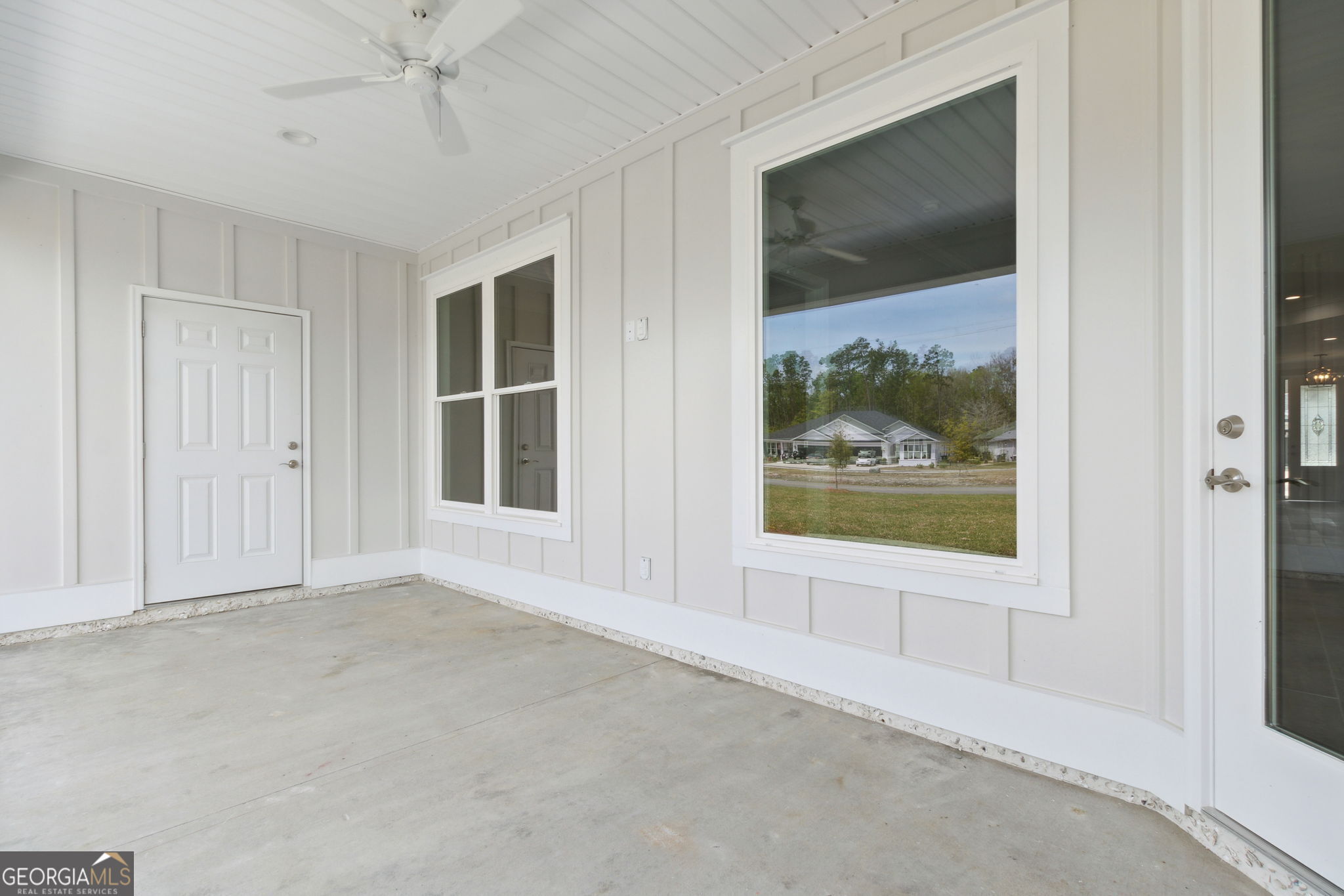 107 Green Turtle Court Kingsland, GA 31548 - Photo 33 of 39 a view of an empty room with a window