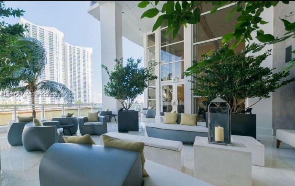 901 Brickell Key Boulevard, Unit 2701 Miami, FL 33131 - Photo 12 of 29