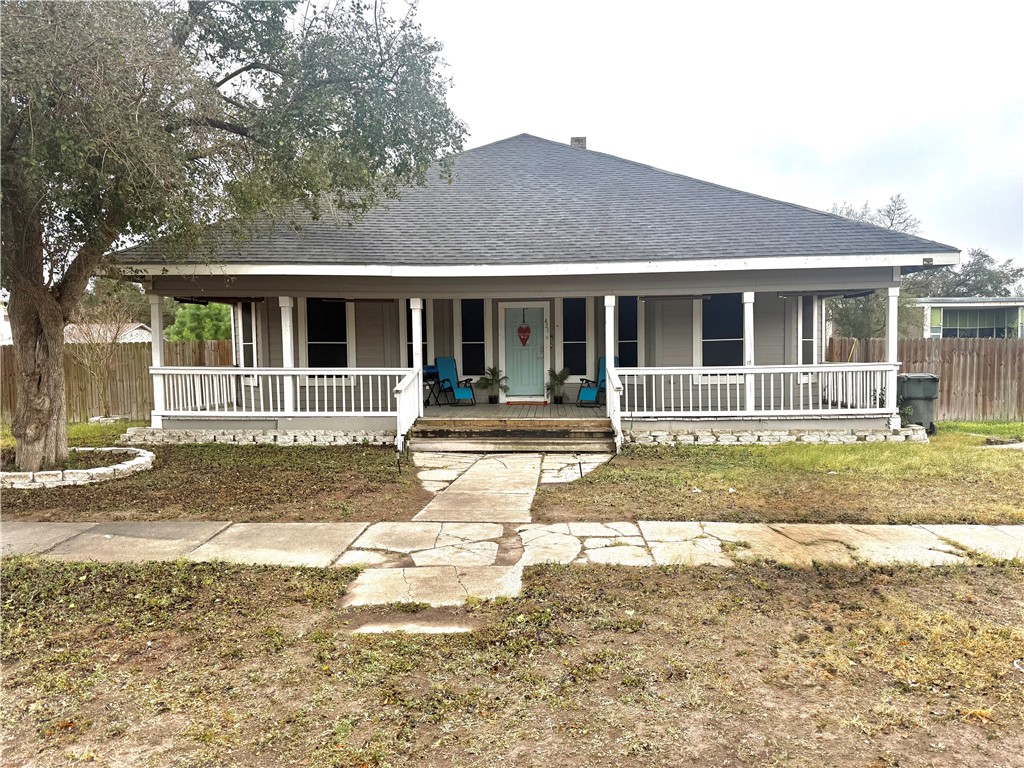 420 East 4th Street Alice, TX 78332 - Photo 1 of 28 a front view of a house with a yard