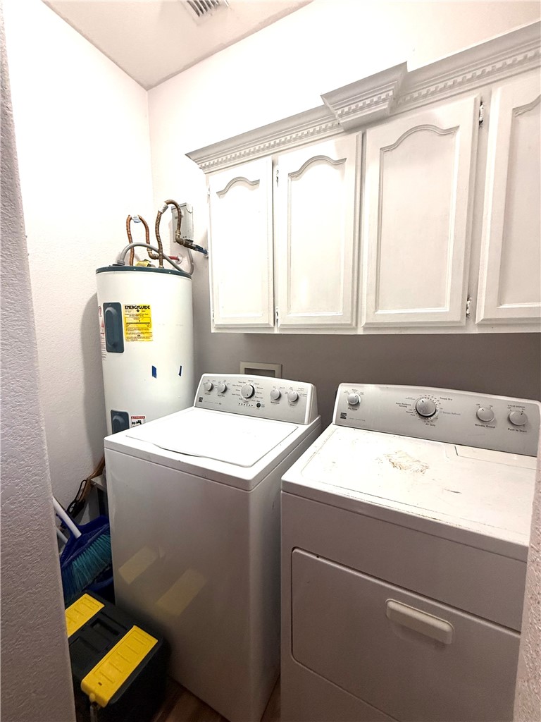 420 East 4th Street Alice, TX 78332 - Photo 11 of 28 a utility room with dryer and washer