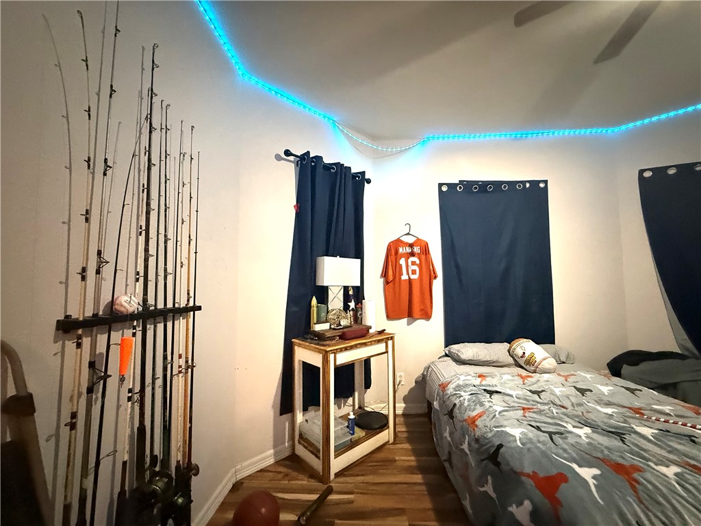 420 East 4th Street Alice, TX 78332 - Photo 20 of 28 a bedroom with a bed and a flat tv screen