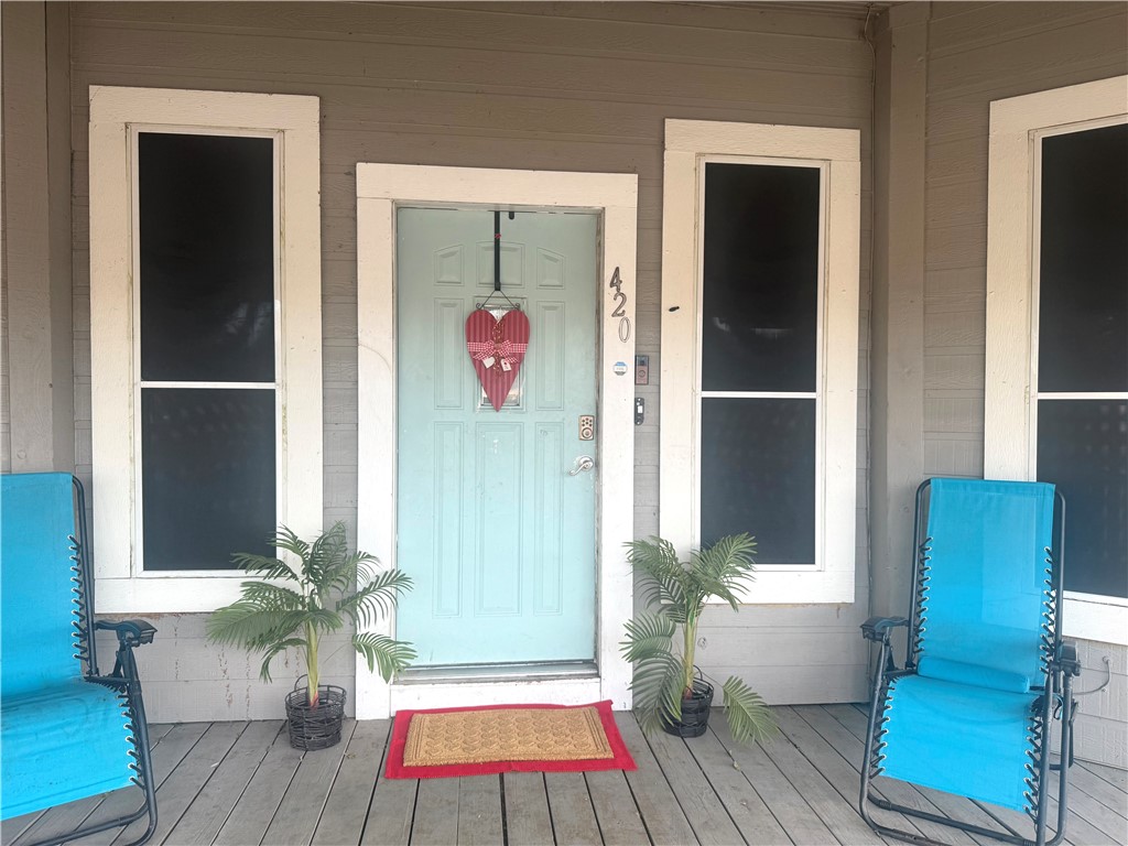 420 East 4th Street Alice, TX 78332 - Photo 3 of 28 a living room with furniture and wooden floor