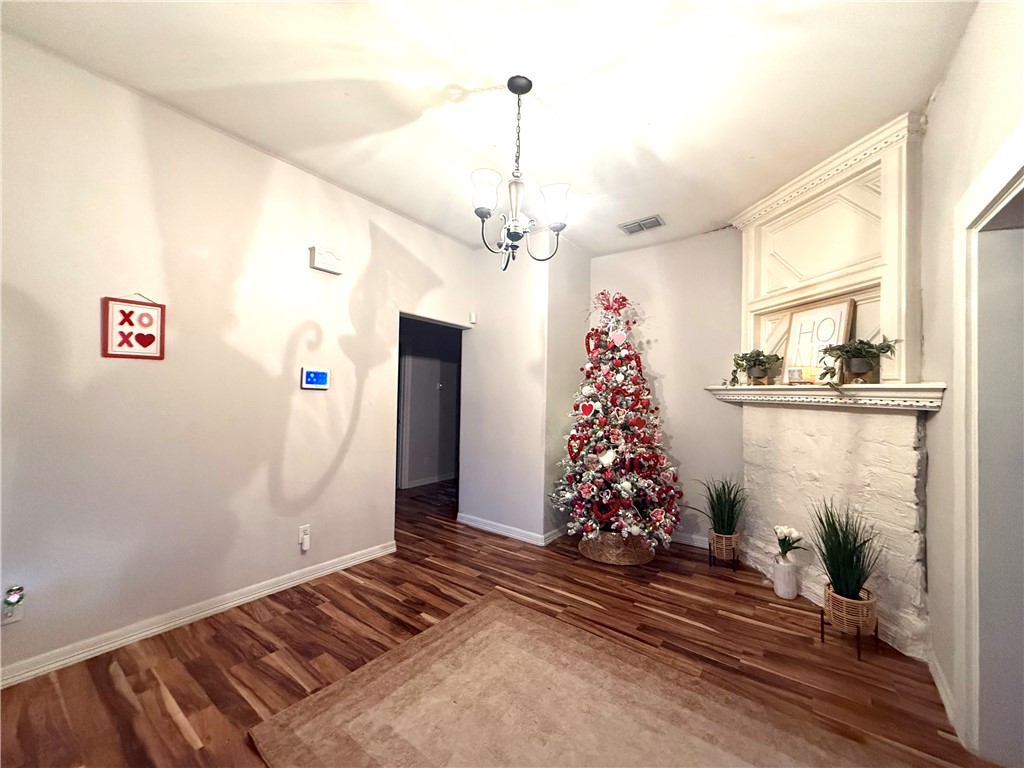 420 East 4th Street Alice, TX 78332 - Photo 5 of 28 a very nice looking room with a window