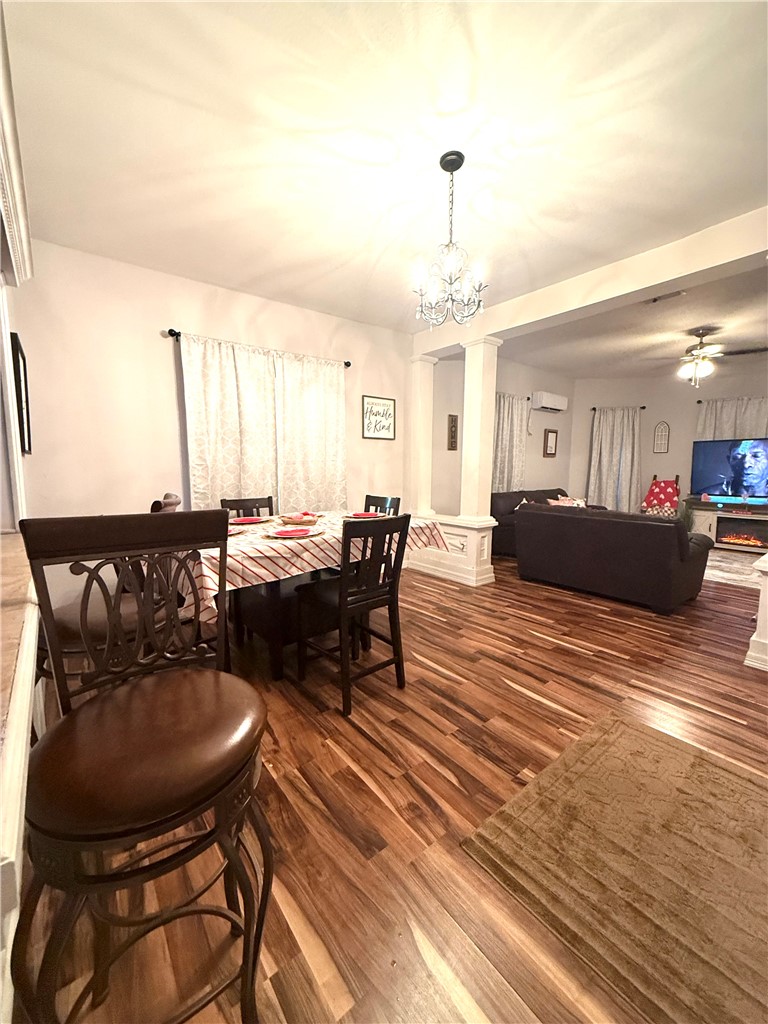 420 East 4th Street Alice, TX 78332 - Photo 10 of 28 a view of a dining room with furniture
