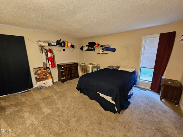 a view of livingroom with furniture and ceiling fan