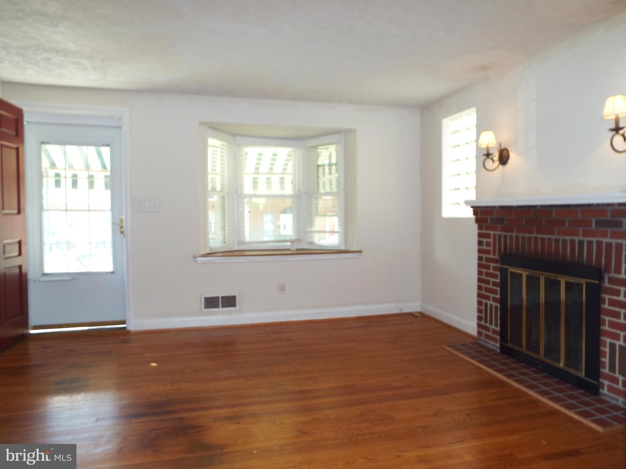 1634 Hardwick Road Baltimore, MD 21286 - Photo 6 of 24 TONS OF NATURAL LIGHT