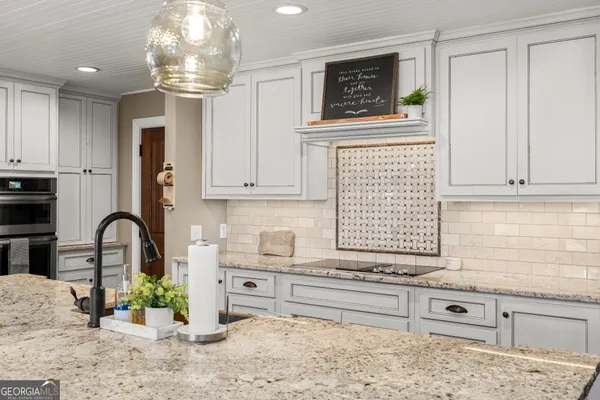 a en suite bathroom with a double vanity sink and a mirror