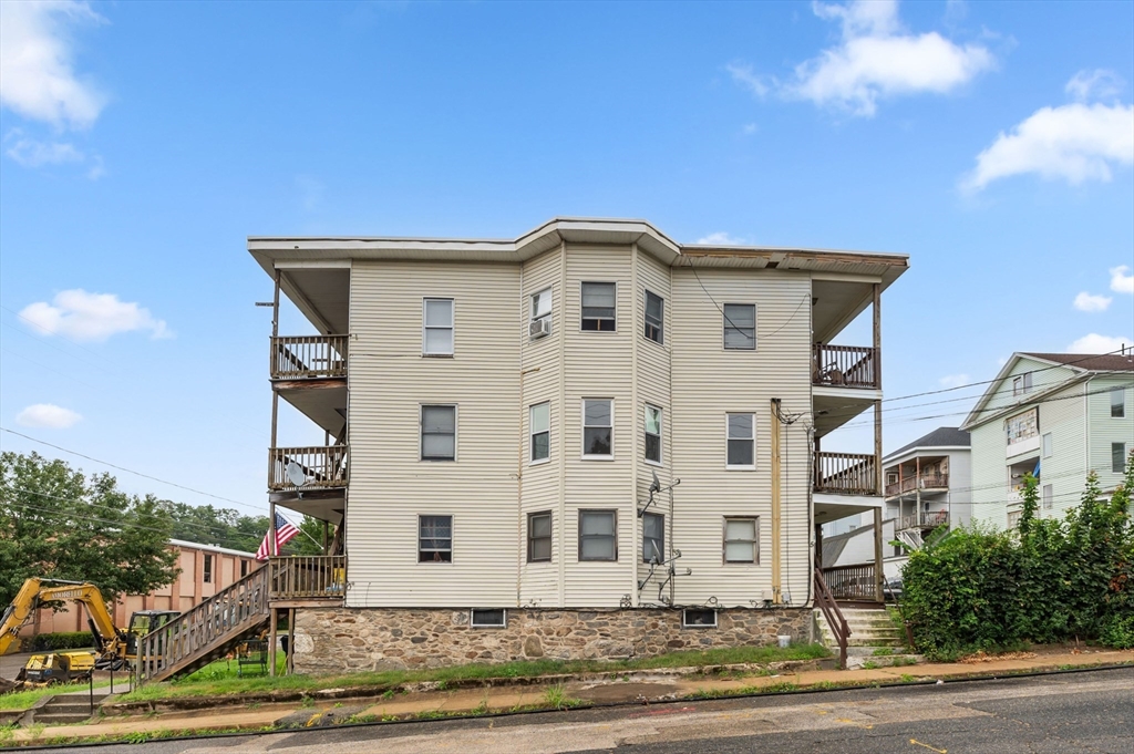 5 Oliver Street Southbridge, MA 01550 - Photo 2 of 34