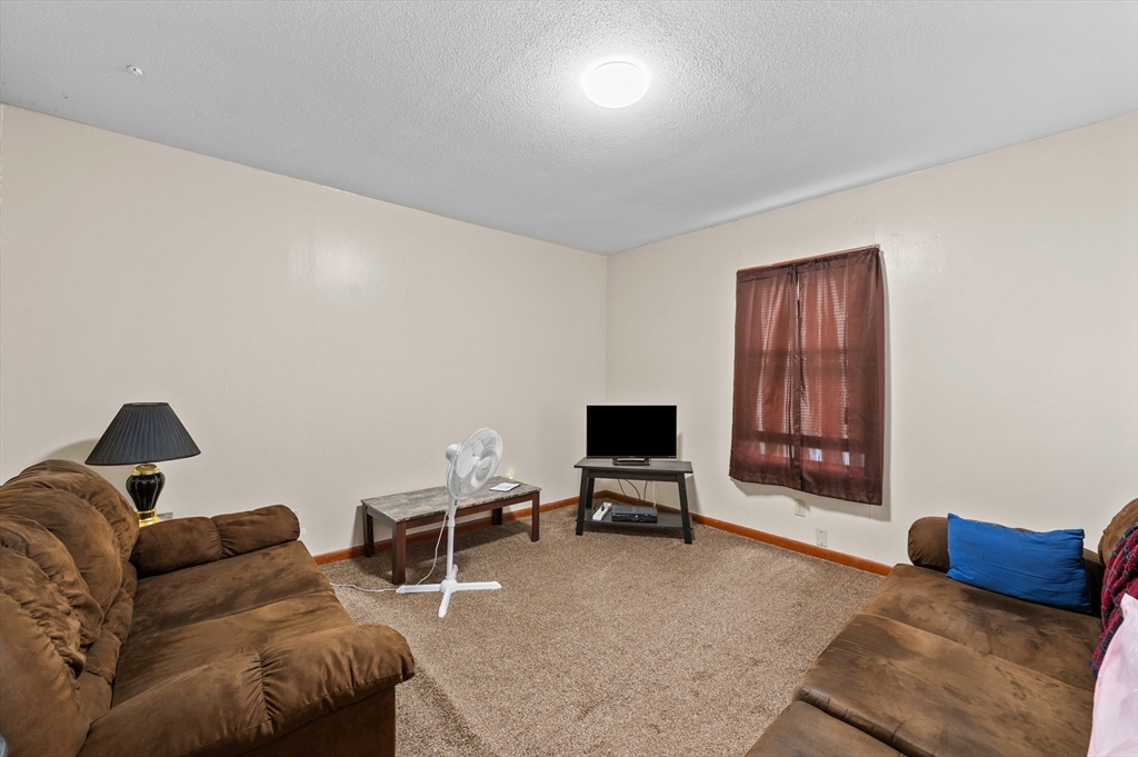 5 Oliver Street Southbridge, MA 01550 - Photo 23 of 34