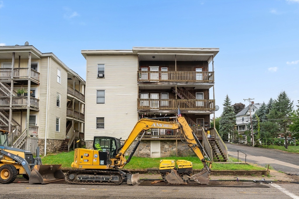 5 Oliver Street Southbridge, MA 01550 - Photo 3 of 34