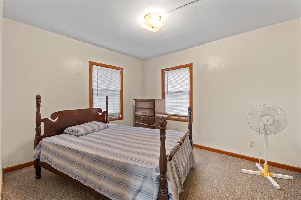 5 Oliver Street Southbridge, MA 01550 - Photo 4 of 34