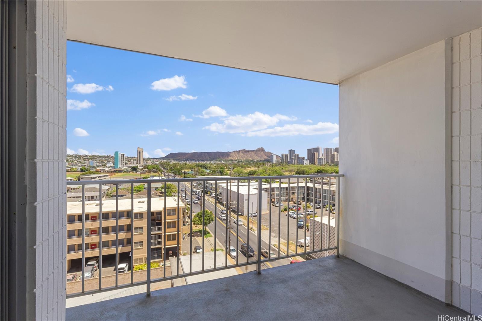 Spacious Lanai with beautiful Diamond Head view